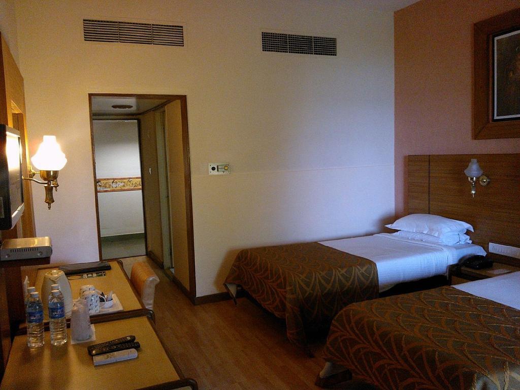 Hotel Lake View Ashok Bhopal Bagian luar foto