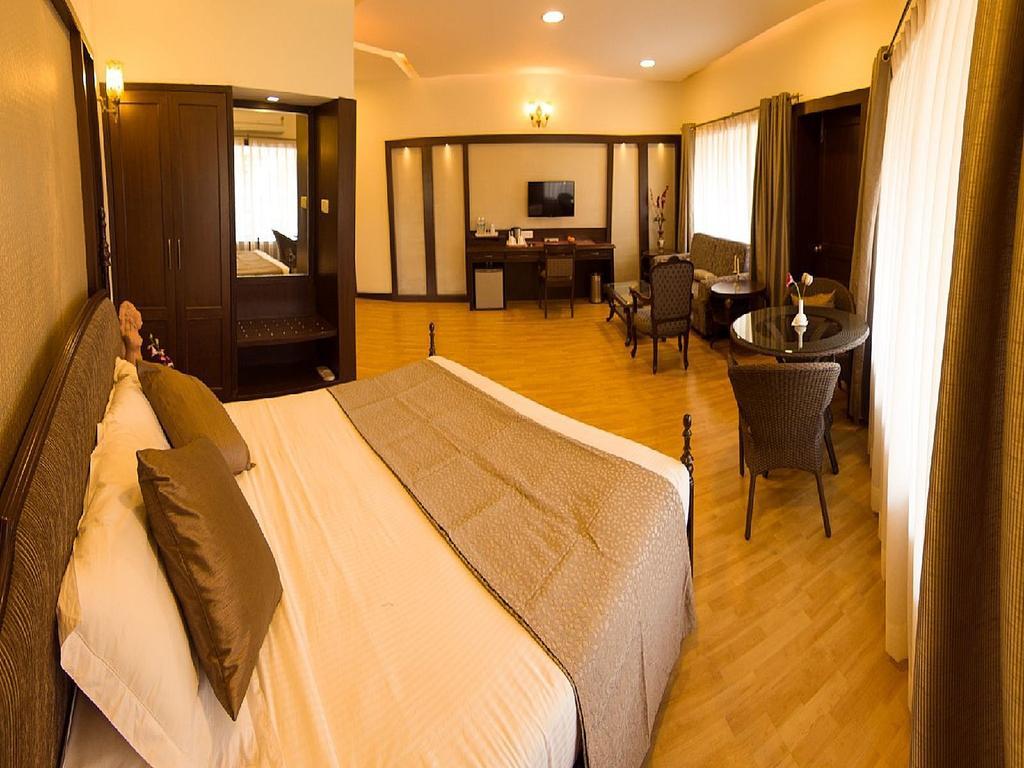 Hotel Lake View Ashok Bhopal Bagian luar foto