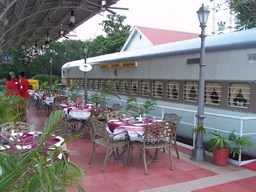 Hotel Lake View Ashok Bhopal Bagian luar foto